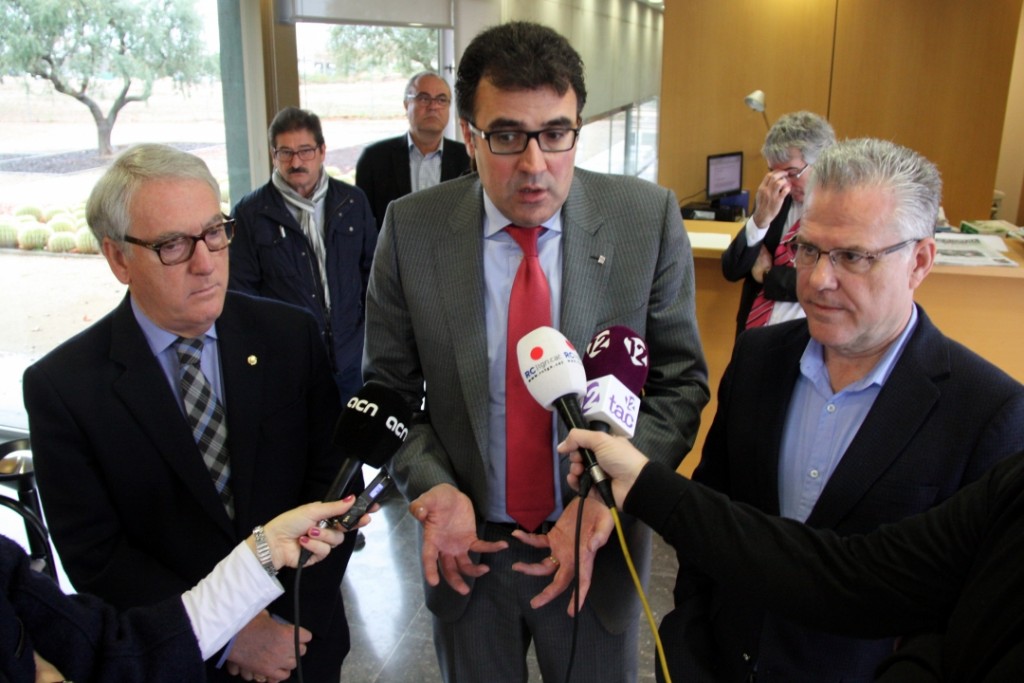 Josep Poblet, Lluís Salvadó i Pere Granados a la sortida de la reunió. Foto:LP 