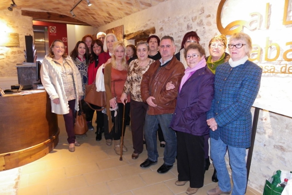 Foto de família de part de les artistes, amb la regidora de Festes i el de Cultura. Foto: Tarragona21