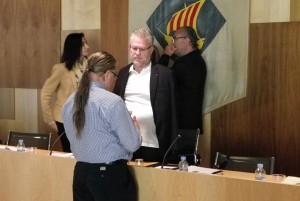 Pere Granados, departint al ple amb el portaveu de Guanyem Salou. Foto: Tarragona21