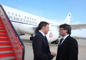 Carles Puigdemont rebent el primer ministre italià a l'aeroport de Reus