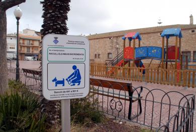 Un dels cartells instal·lats al municipi torrenc. Foto: Tarragona 21
