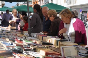 Un estand a la parada de llibres de Torredembarra
