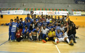 El Torredembarra Futsal celebrant l'ascens. Foto: Cedida