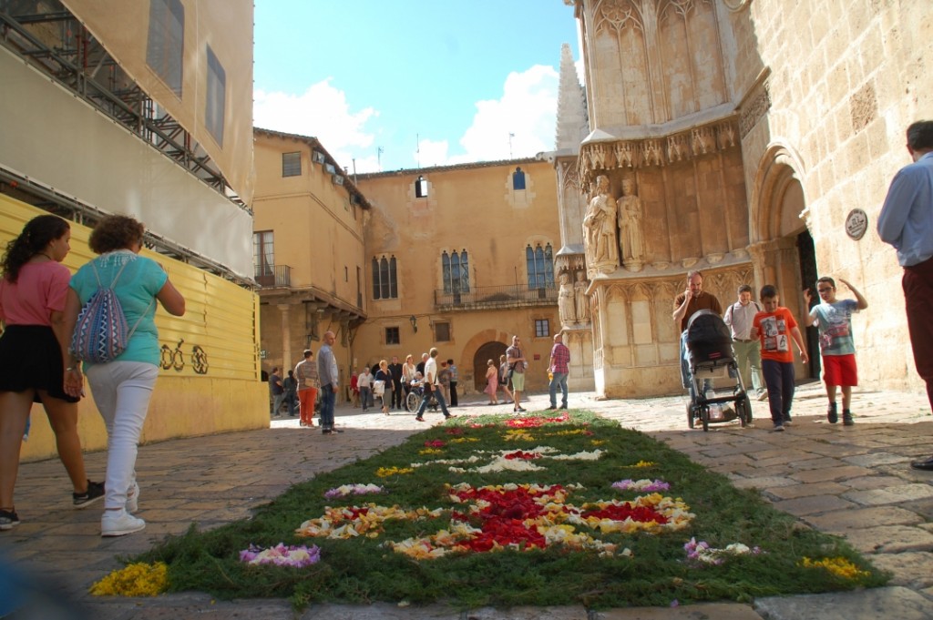 Catifes de flors a la catedral de Tarragona. Foto: Tarragona 21