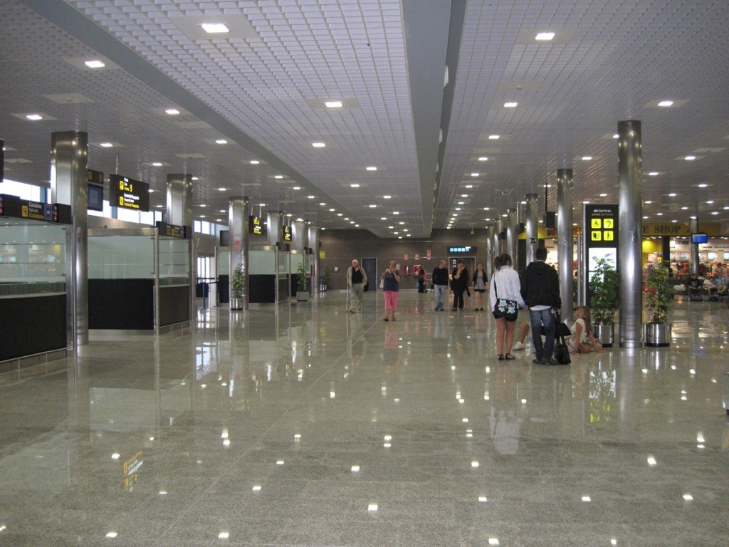 Interior de l'Aeroport de Reus. Foto: Aeropuertos