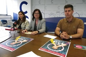 L'alcaldessa, Camí Mendoza, amb els regidors Ana López i Lluís Abella