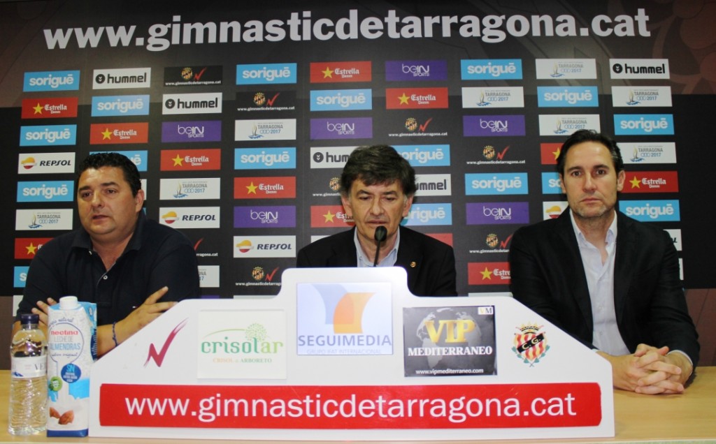 Vicente Moreno acompanyat per Josep Maria Andreu i Emilio Viqueira. Foto: Tarragona21