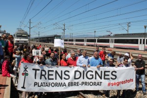 Fèlix Alonso, ha participat aquest matí en la concentració convocada a l'Aldea per la Plataforma Trens Dignes. Foto: Cedida