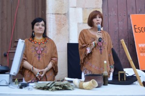 Ana Hatun i Raquel González, parlant de xamanisme, bruixes i sacerdotisses. Foto: Tarragona21