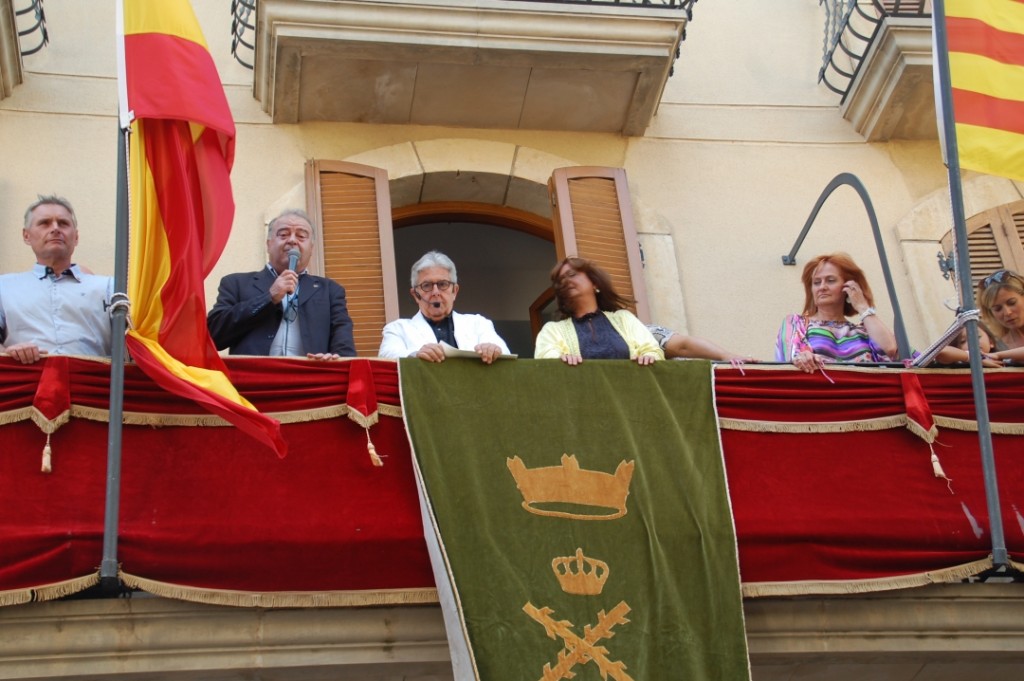 L'alcalde de Creixell, Jordi LLopart, acompanyat de Màgic Andreu i autoritat locals. Foto: Cedida