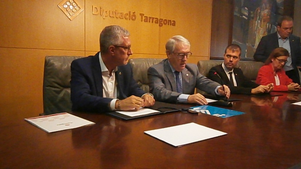 L'alcalde Josep Fèlix Balleteros acompanyat del president de la Diputació de Tarragona, Josep Poblet. Foto: Tarragona 21
