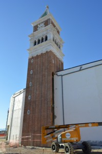 Una reproducció de la torre del campanar de la plaça de Sant Marc de Venècia. Foto: Tarragona21