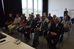 Tècnics i agents policials, avui durant una visita del conseller d'Interior al 112. Foto: Tarragona21