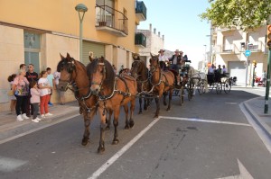 Pr primer cop s'ha vist a la Canonja un carruatge tirat per quatre cavalls. Foto: Tarragona21