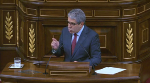 Xavier Homs, dirigint-se a Rajoy durant el debat d'investidura d'avui.