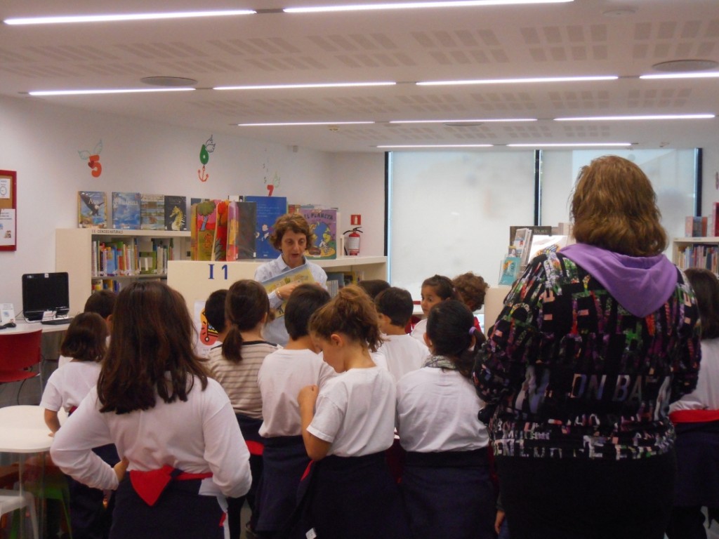 Una de les visites escolars a la biblioteca. Foto: Cedida