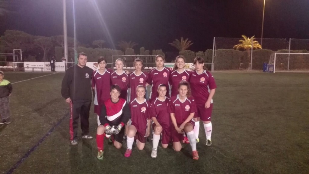 L'equip femení del FC Tarraco just abans de la seva victòria contra l'Hospitalet. Foto: Cedida