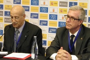 L'alcalde, Josep Fèlix Ballesteros, amb el president del Comitè Olímpic Internacional dels Jocs Mediterranis, Ama Adaddi