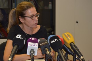 Mercè Bieto, del Departament de Salut, atenent ls mitjans de comunicació. Foto: Tarragona21