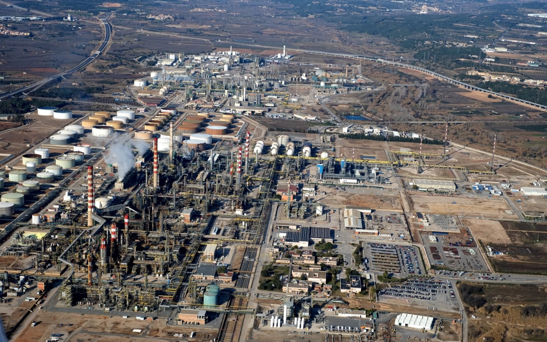 Vista aèria del polígon petroquímic nord de Tarragona.
