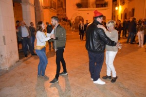 El pregoner i futbolista Albert Benito, obrint el ball el dia del pregó. Foto: Tarragona21