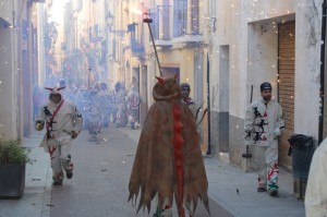 El Ball de Diables Cagarrieres, en plena actuació. Foto: Tarragona21