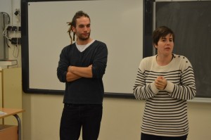 Xavi Alarcón i Aurora Pérez, de l'associació Quilòmetre Zero, donant explicacions del monitoratge. Foto: Tarragona21