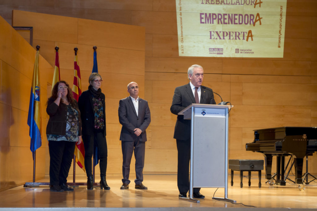 L'alcalde de Vila-seca, Josep Poblet, durant l'acte institucional. Foto: Cedida