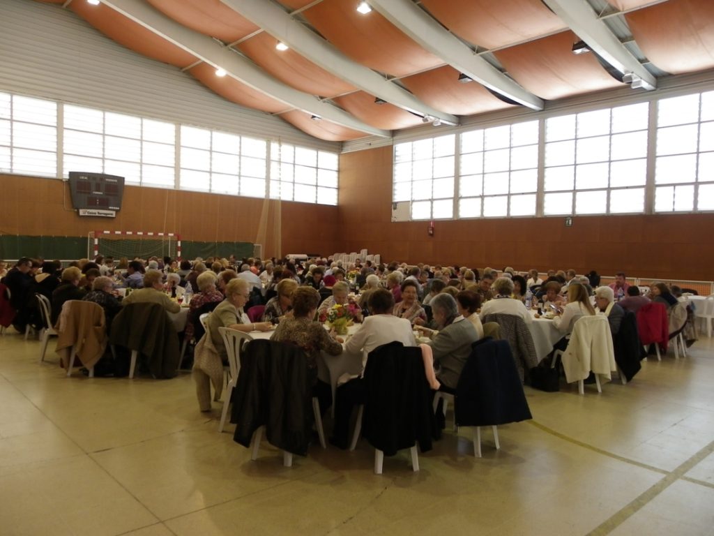 La trobada ha aplegat unes 180 persones entre les homenatjades i els seus acompanyants. Foto: Romà Rofes / Tarragona21.cat