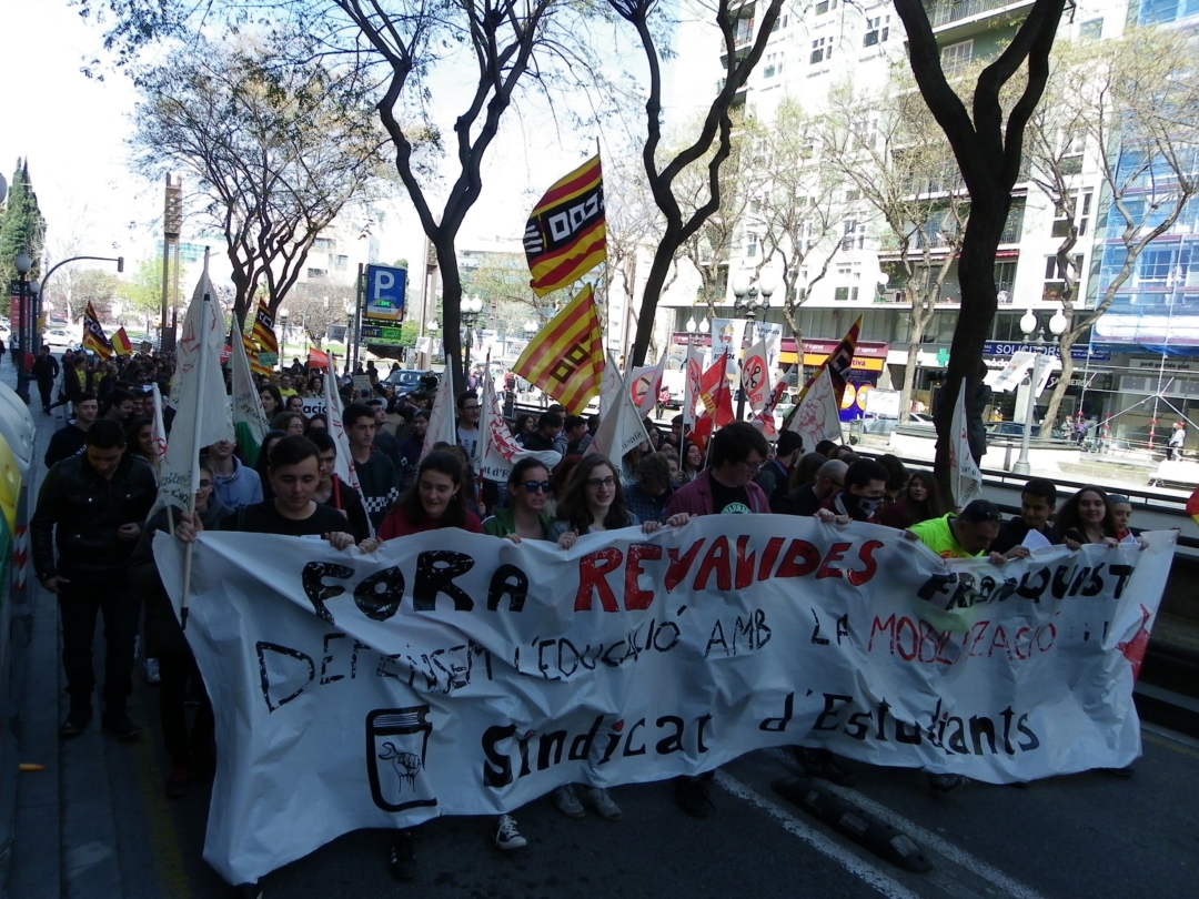 La manifestació de l'ensenyament, a la Rambla Nova. Foto: Romà Rofes / Tarragona21.cat