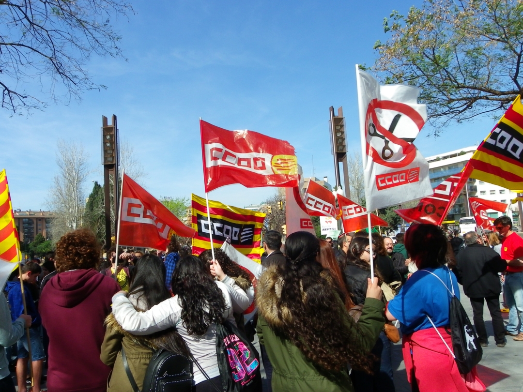 Els manifestants, concentrats a la Imperial Tarraco. Foto: Romà Rofes / Tarragona21.cat