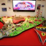 Una pastisseria de Barcelona dedica una mona de pasqua a Ferrari Land