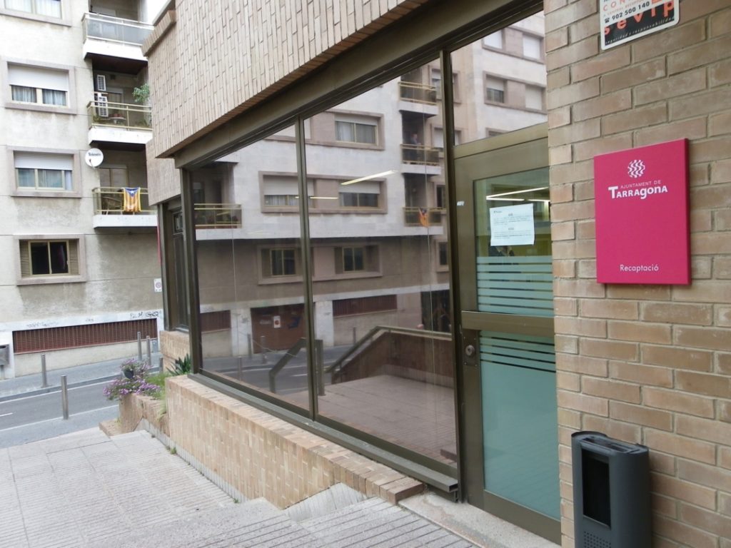La seu de l'Oficina municipal de Recaptació, al carrer Adrià. Foto: Romà Rofes / Tarragona21.cat