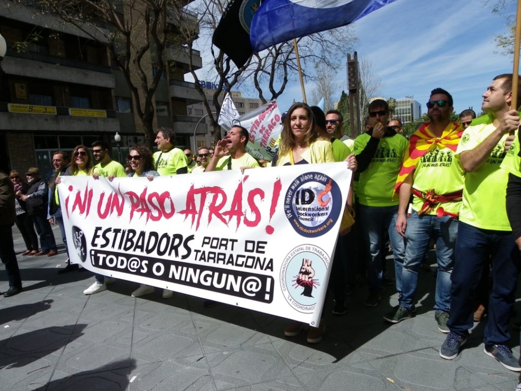 Els estibadors del Port han estat presents a la manifestació. Foto: Romà Rofes / Tarragona21.cat