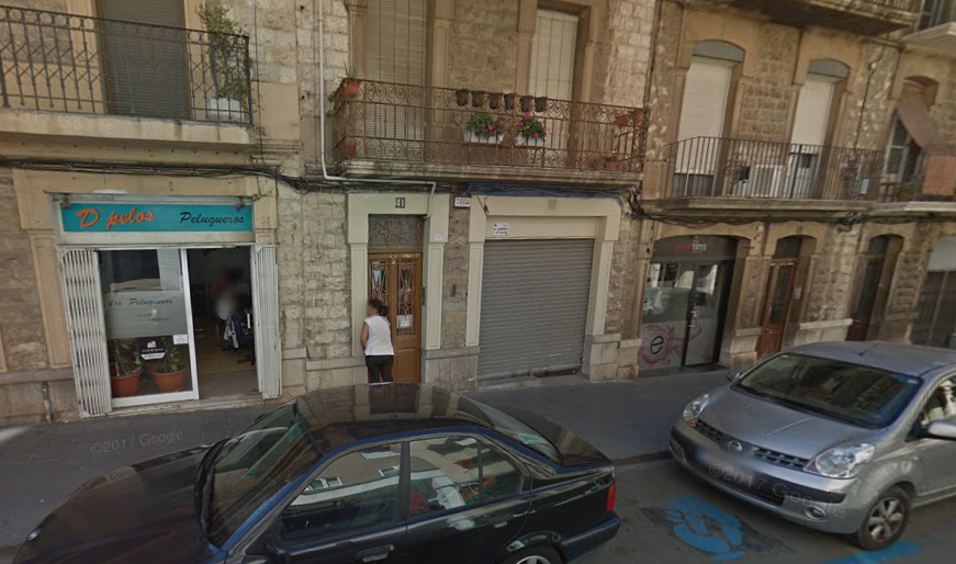 El local de l'associació, al 41 del carrer Maria Cristina, es va precintar el novembre de 2015. Foto: Google Maps