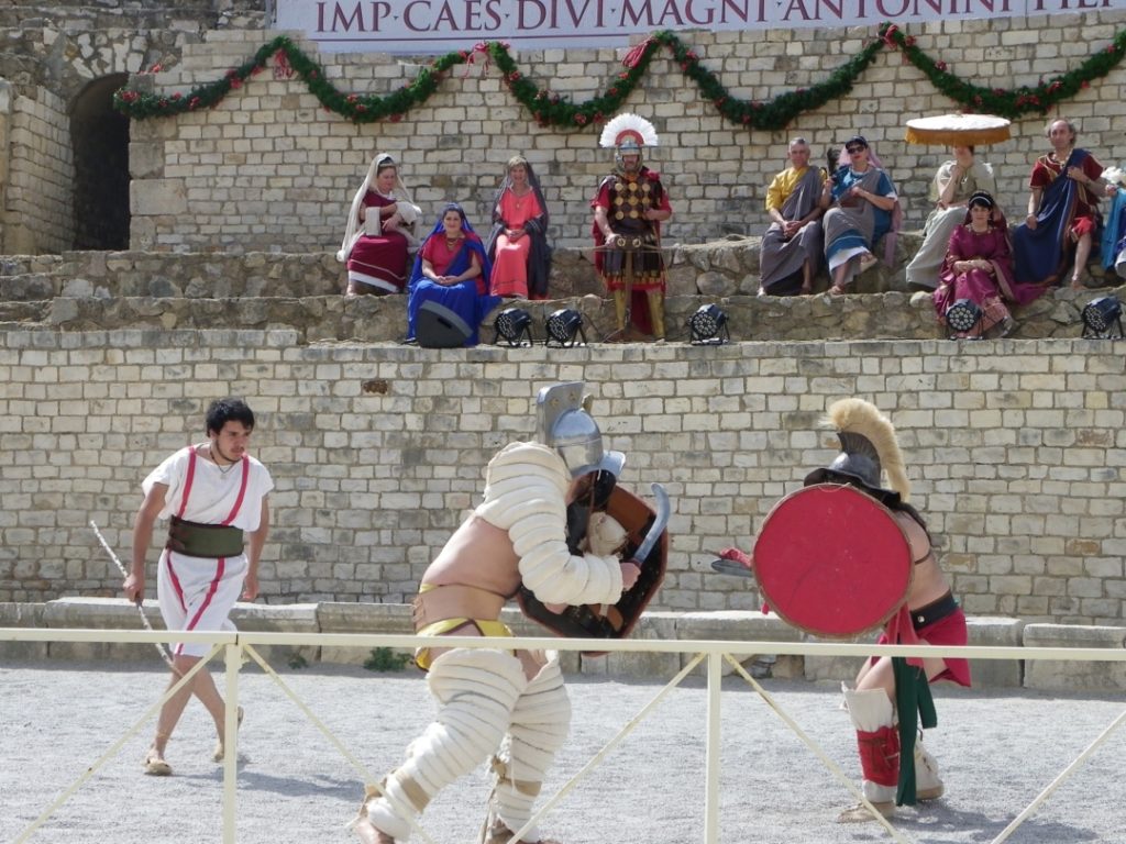 Gladiadors amb els nobles de Saguntum Civitas al fons. Foto: Romà Rofes / Tarragona21.cat