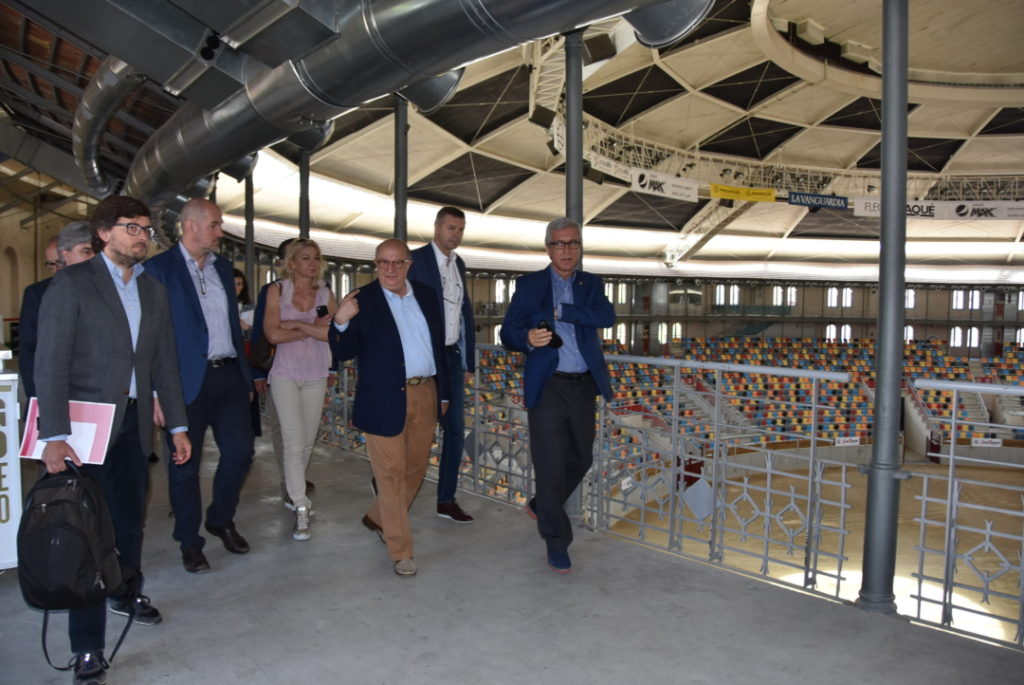 Un moment de la visita de l'Intergrup d'Esports del Parlament Europeu a la Tàrraco Arena Plaça. Foto: Cedida