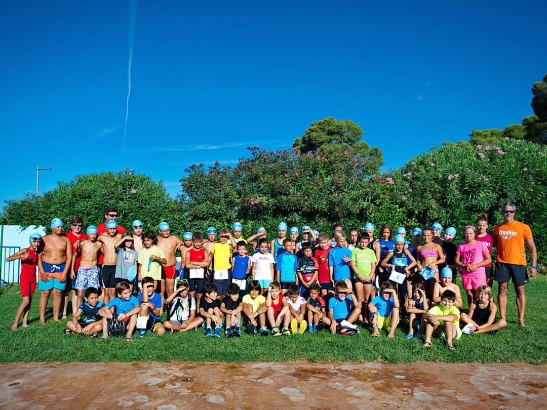 Participants d'una edició anterior del mini-triatletes. Foto: Cedida