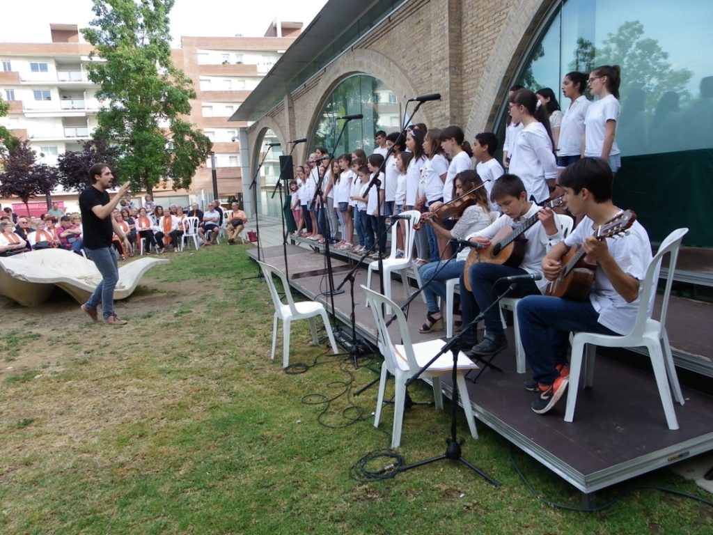 L'actuació de la Coral Xaloc i dels alumnes de l'Escola Municipal de Música. Foto: Romà Rofes / Tarragona21.cat