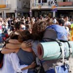 Eufòria, abraçades i cava a Reus per celebrar la declaració de la República