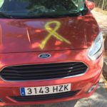 Els Mossos investiguen les pintades de llaços grocs a diversos cotxes de Perafort