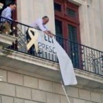 Arxivada la denúncia de l’alcalde de Reus contra Cs per la retirada de la pancarta dels presos del balcó de l’Ajuntament