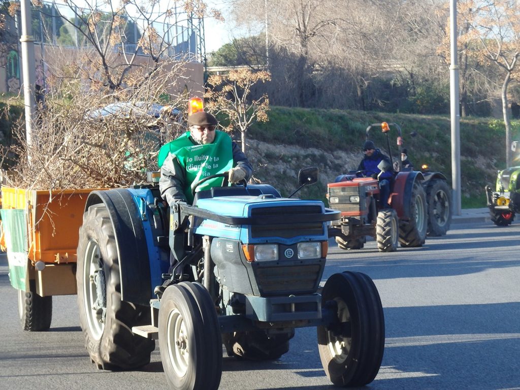 Recentment diversos pagesos del sector de l'avellana afectats han dut a terme una tractorada com a forma de reivindicació