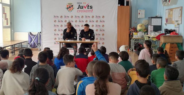 Els jugadors del primer equip han compartit experiències i han respost les preguntes de 60 alumnes del centre escolar tarragoní