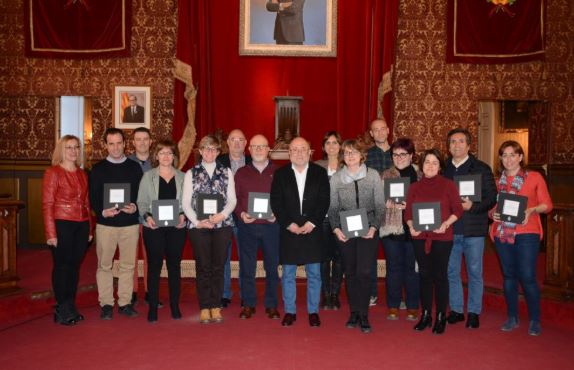 Reconeixement als participants del programa Tutoria entre Iguals al Saló de Plens de l’Ajuntament de Tarragona. Foto: Mauri.