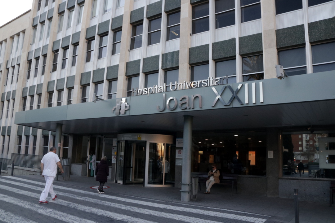 Imatge de l'accés principal a l'Hospital Joan XXIII de Tarragona, amb el rètol amb el nom del centre. Imatge del 14 de febrer del 2019.
