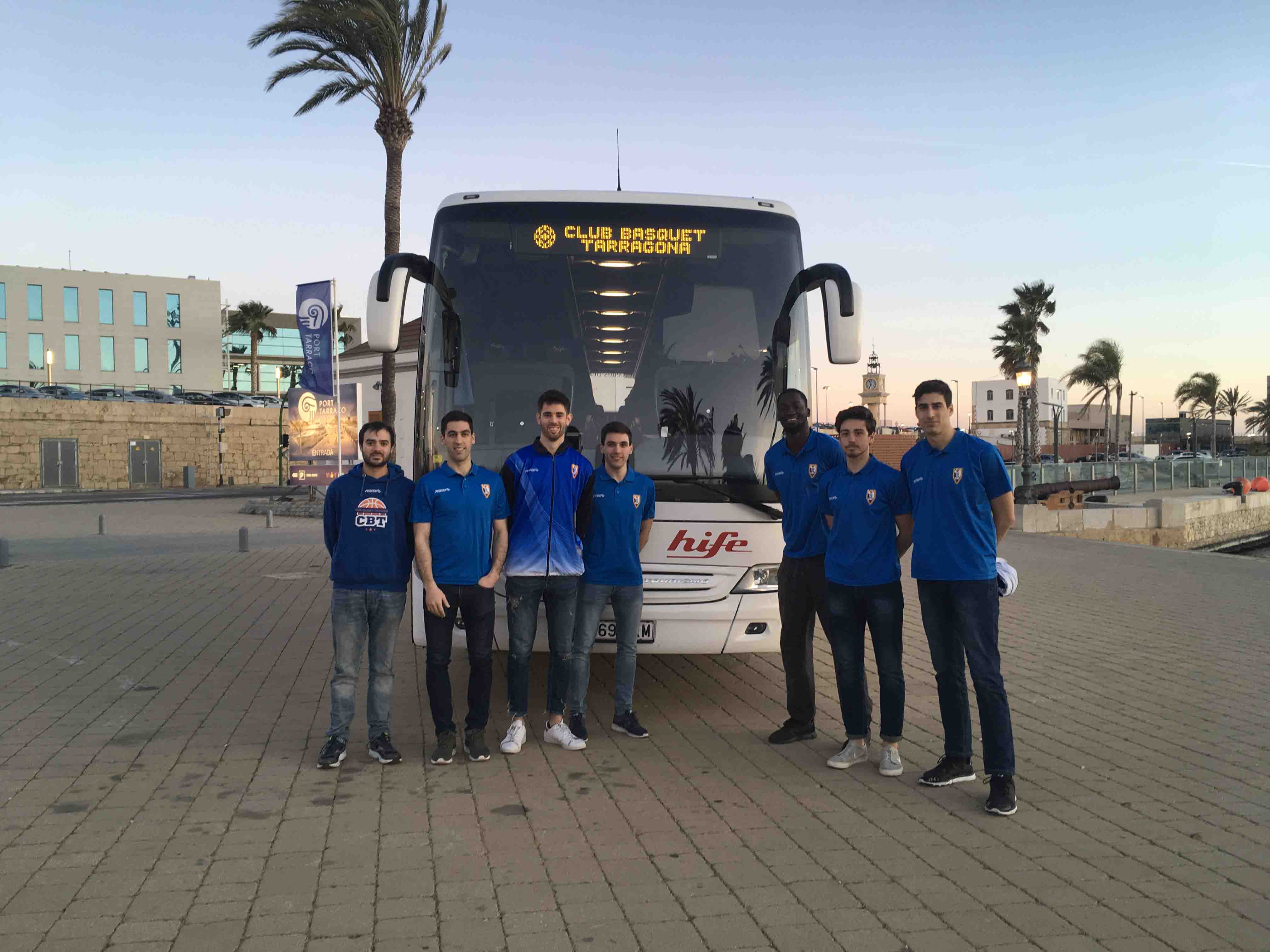 Hife disposa d’una flota d’autobusos que van des de les 25 places fins a les 65. Fotos: Club Bàsquet Tarragona