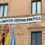 La Junta Electoral requereix a l’alcalde de Torredembarra que retiri la pancarta a favor dels presos de l’Ajuntament