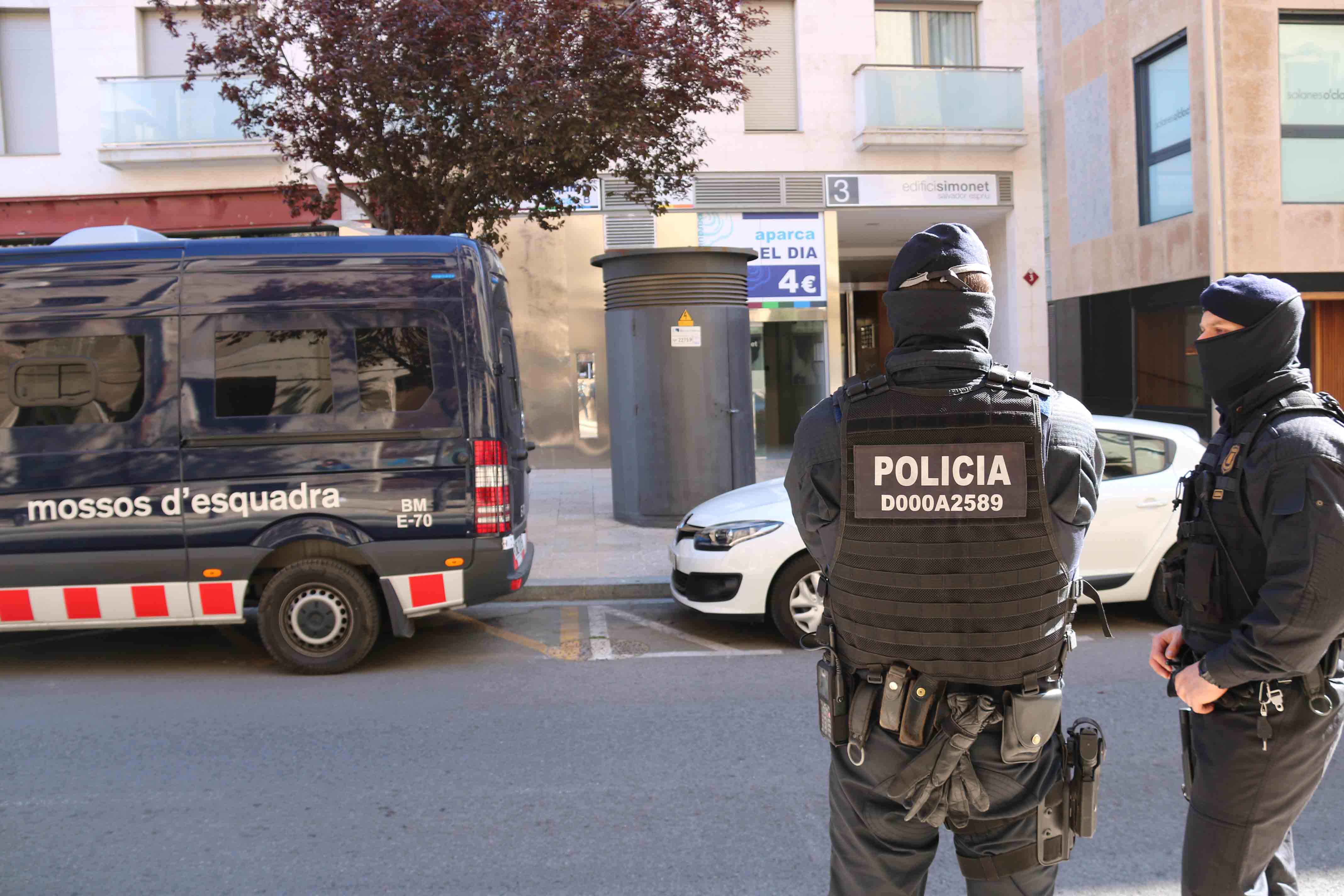 Imatge del dispositiu dels Mossos d'Esquadra a Reus contra un grup que robava en benzineres d'autopistes al Camp de Tarragona