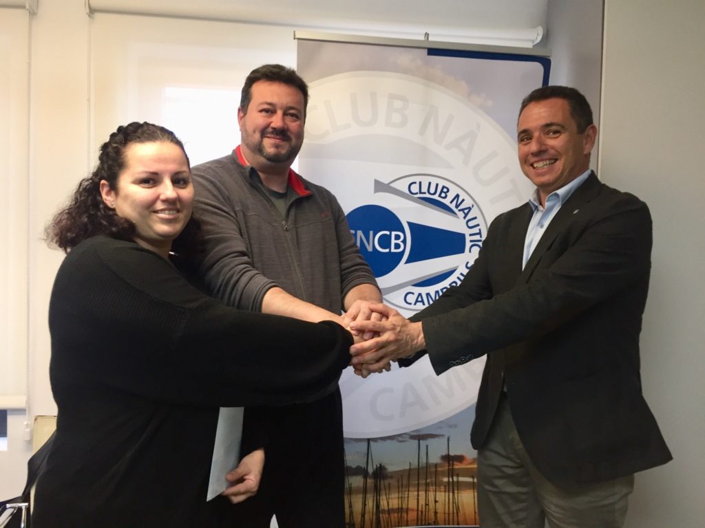Foto de la signatura dels contractes d'explotació del restaurant del Club Nàutic Cambrils i del Barlovento